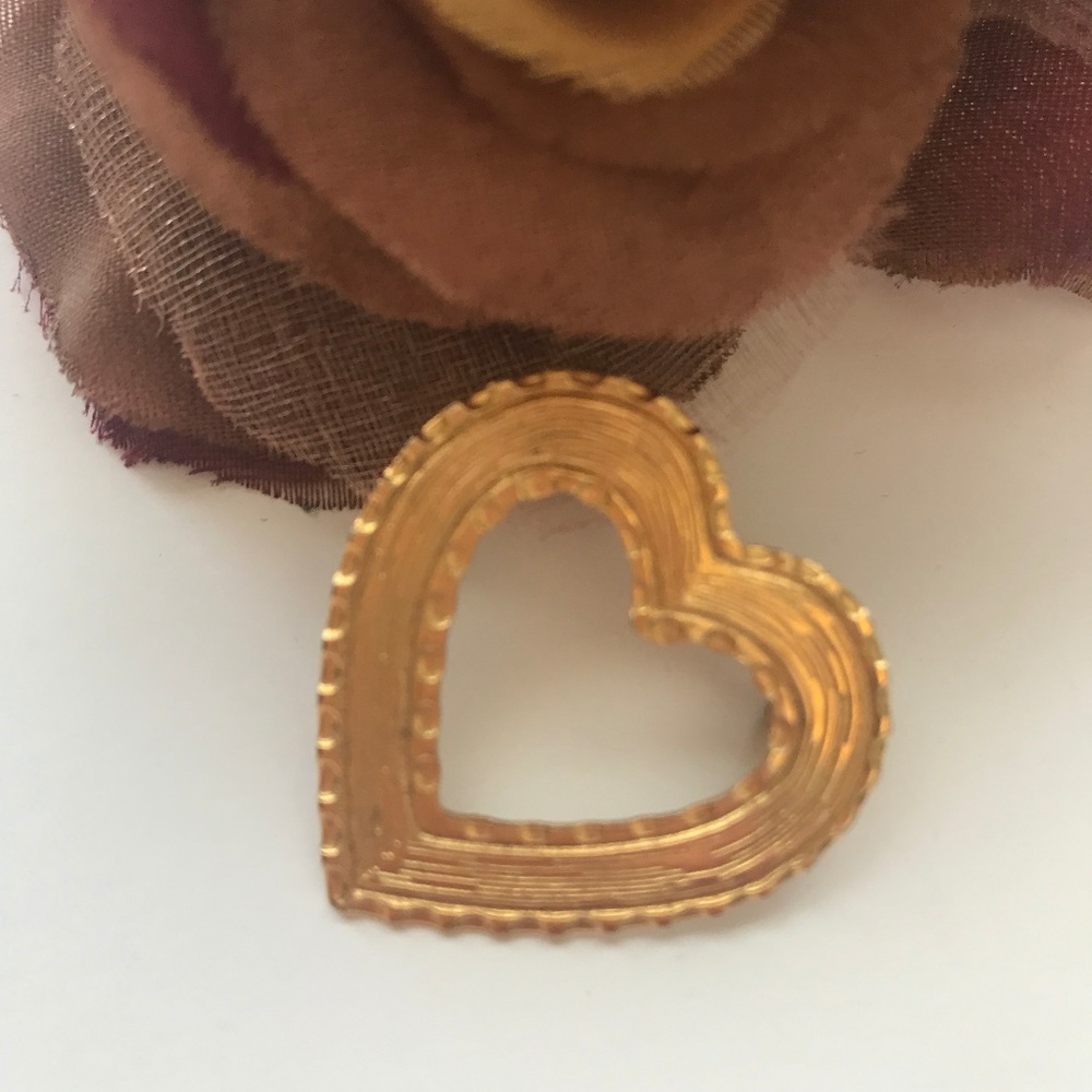 VTG Gold Tone Valentine Heart Brooch Scarf Pin